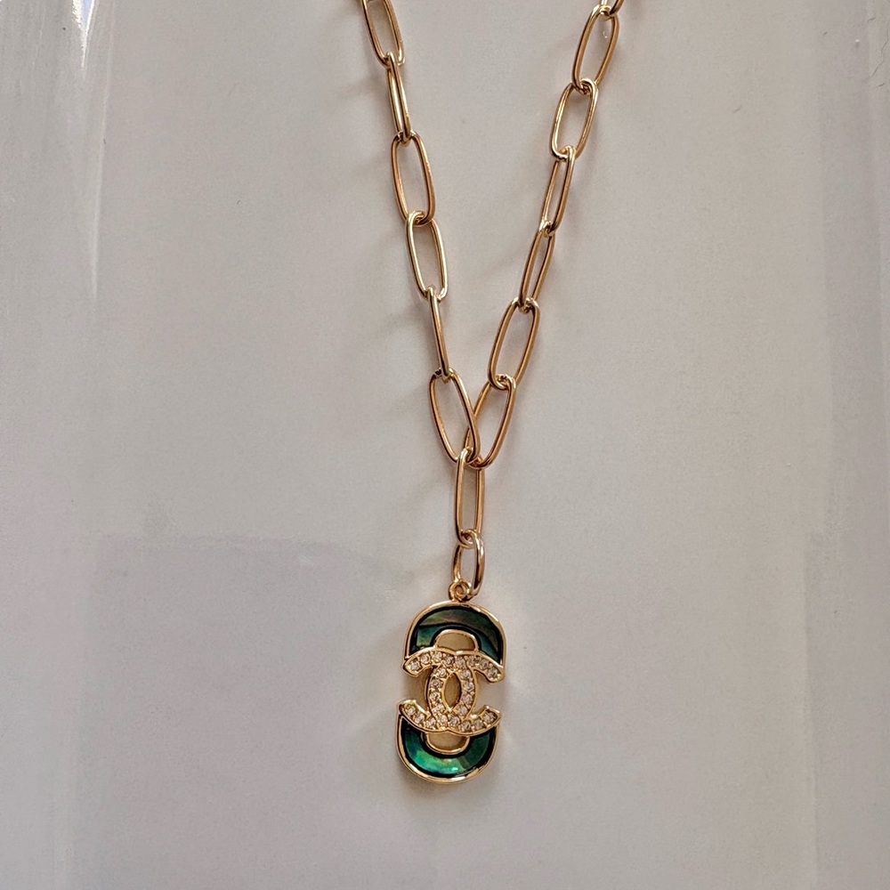 NWOT  Handmade Abalone necklace